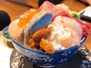 海鮮丼がおいしい！北２４条のシハチ鮮魚店【北海道・札幌グルメ】